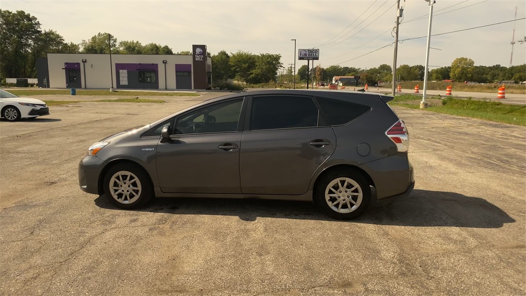 2017 Toyota Prius V Four photo 5