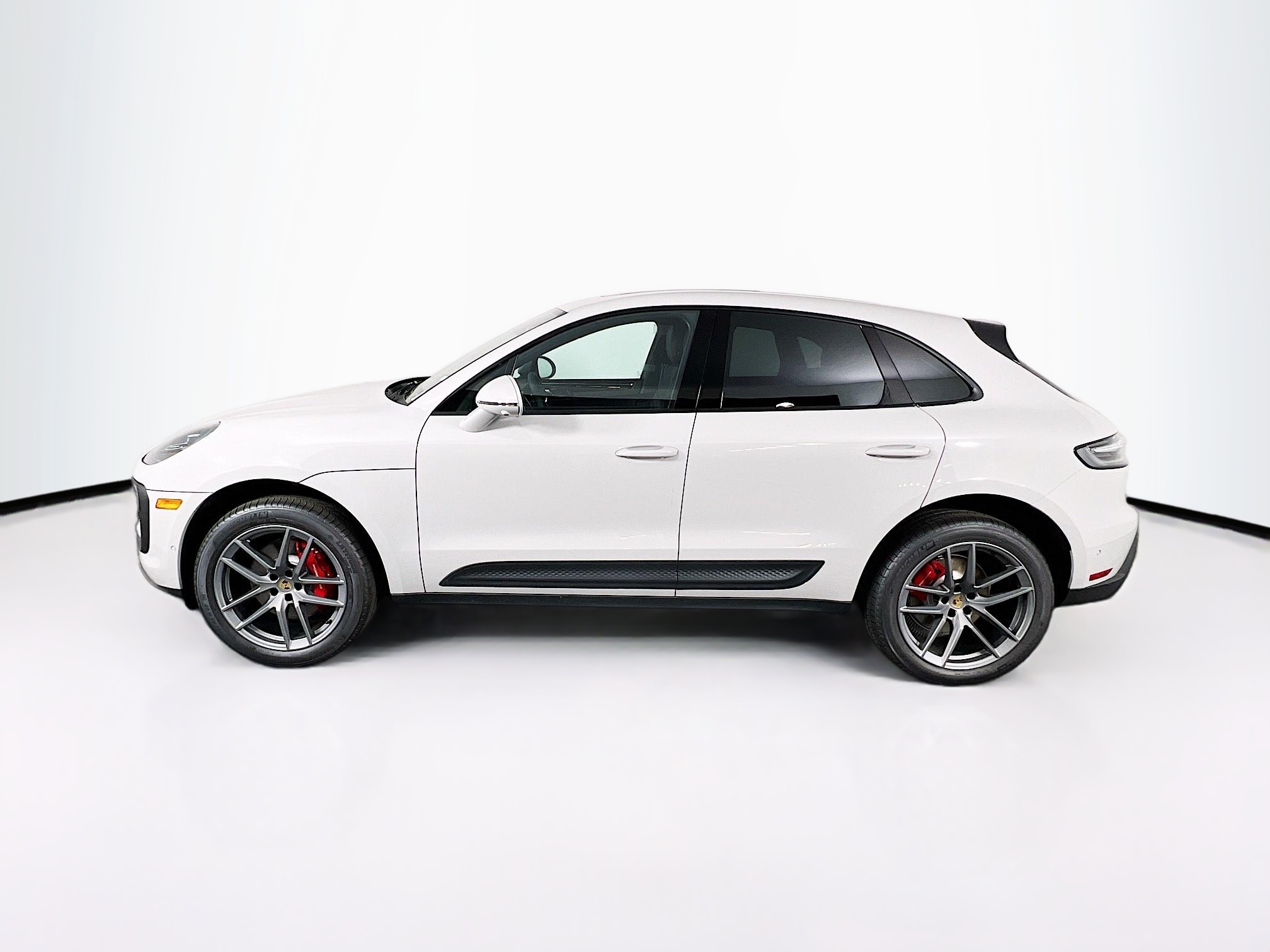 2025 Porsche Macan S photo 2