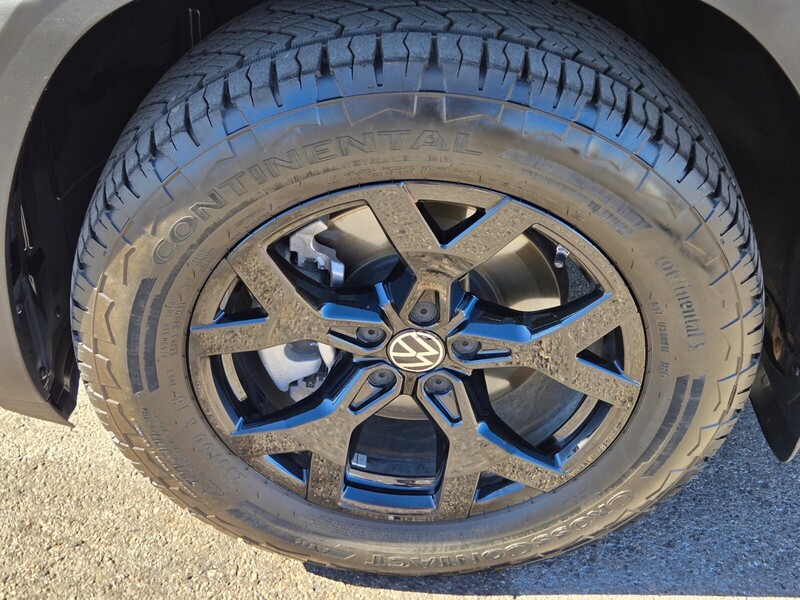 2024 Volkswagen Atlas Peak Edition SEL photo 2