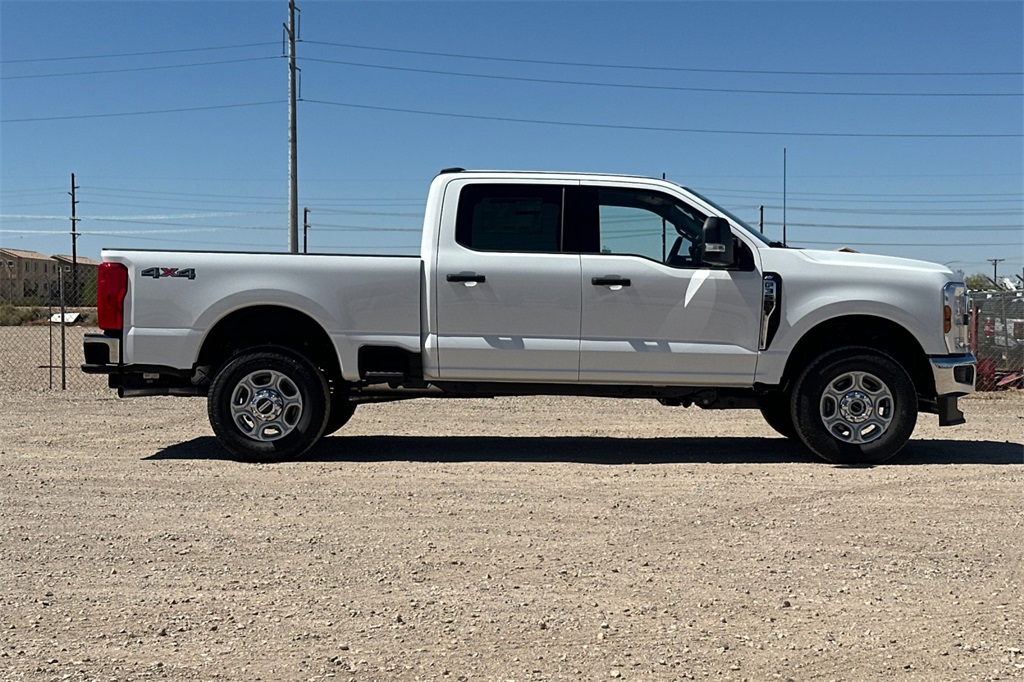 2025 Ford F-350 XLT photo 3