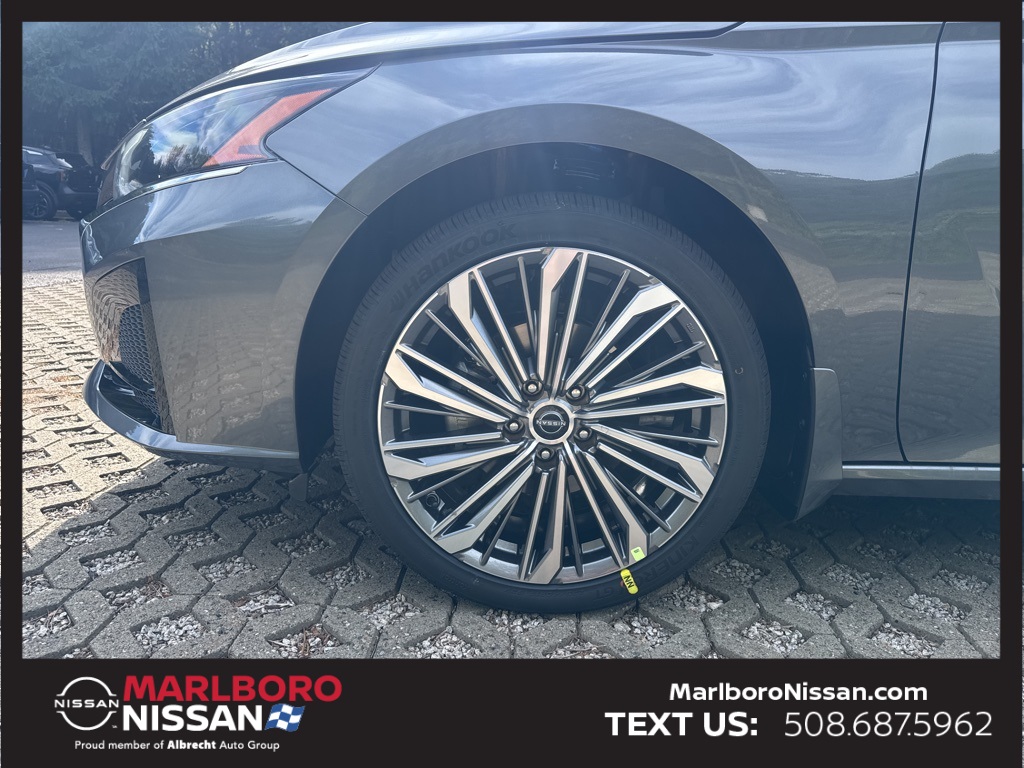 2025 Nissan Altima SL photo 10