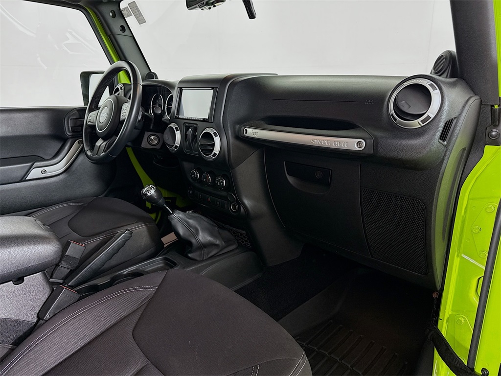 2013 Jeep Wrangler Rubicon photo 24