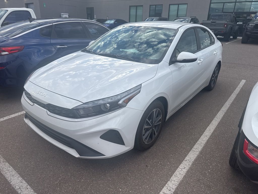 2024 Kia Forte LXS photo 4