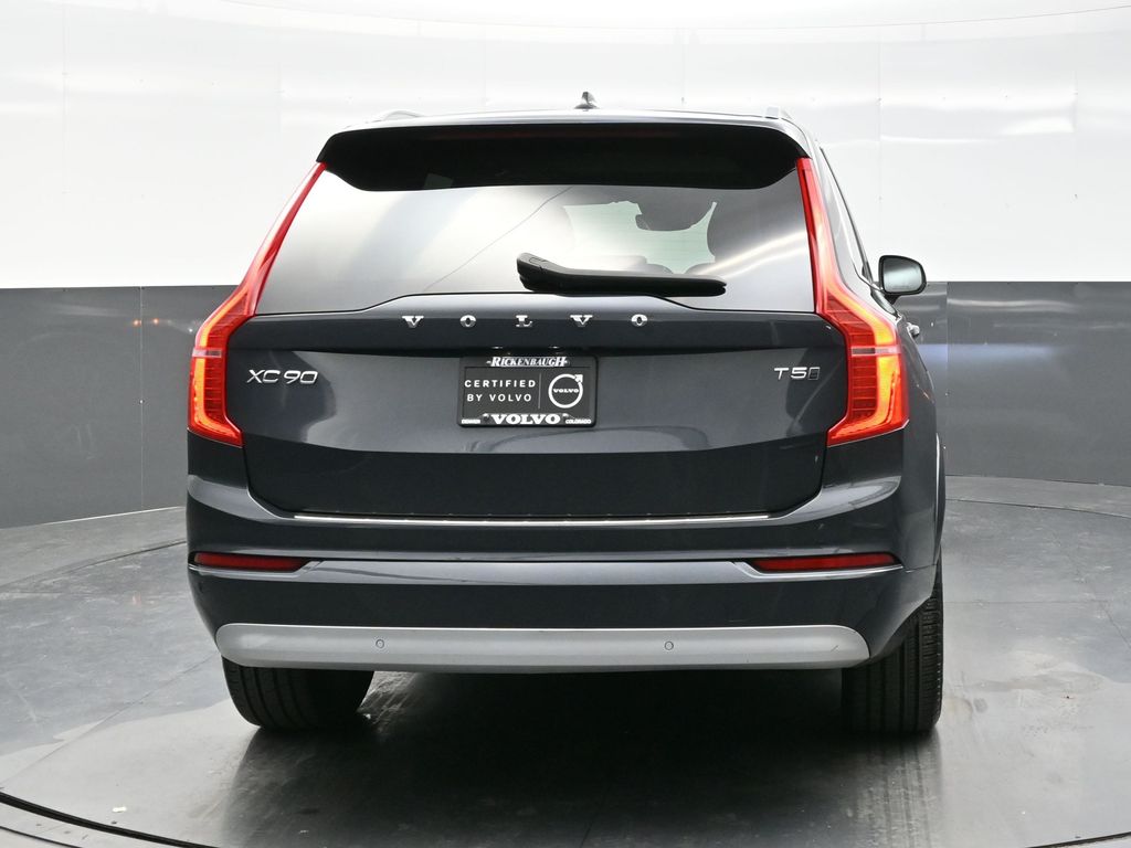 2022 Volvo XC90 T5 Momentum photo 2