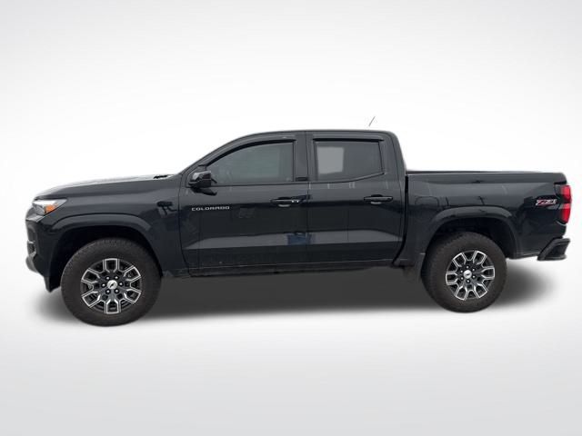 2024 Chevrolet Colorado Z71 photo 2