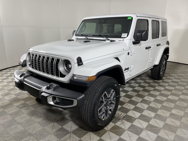 2025 Jeep Wrangler Sahara photo 4