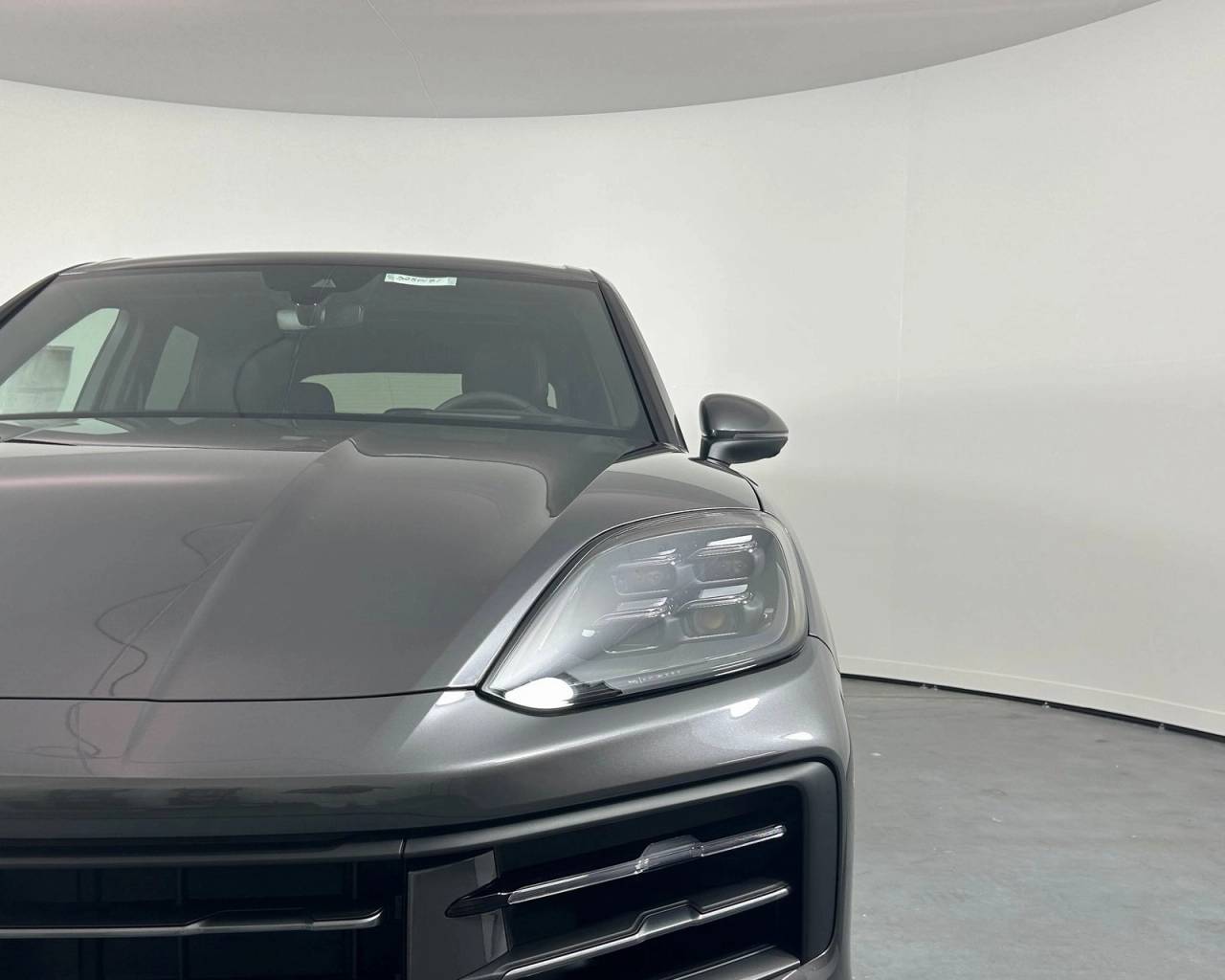 2025 Porsche Cayenne photo 12