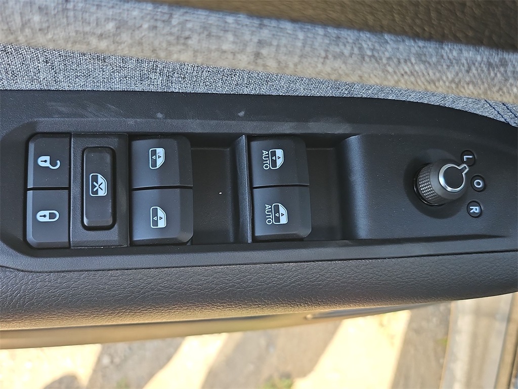 2025 Jeep Compass Latitude photo 28
