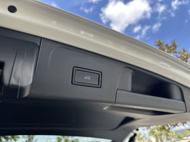 2025 Volkswagen Atlas Peak Edition SE photo 18