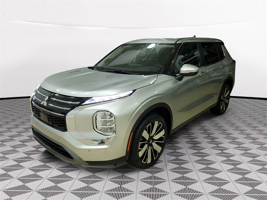 2025 Mitsubishi Outlander SE photo 3