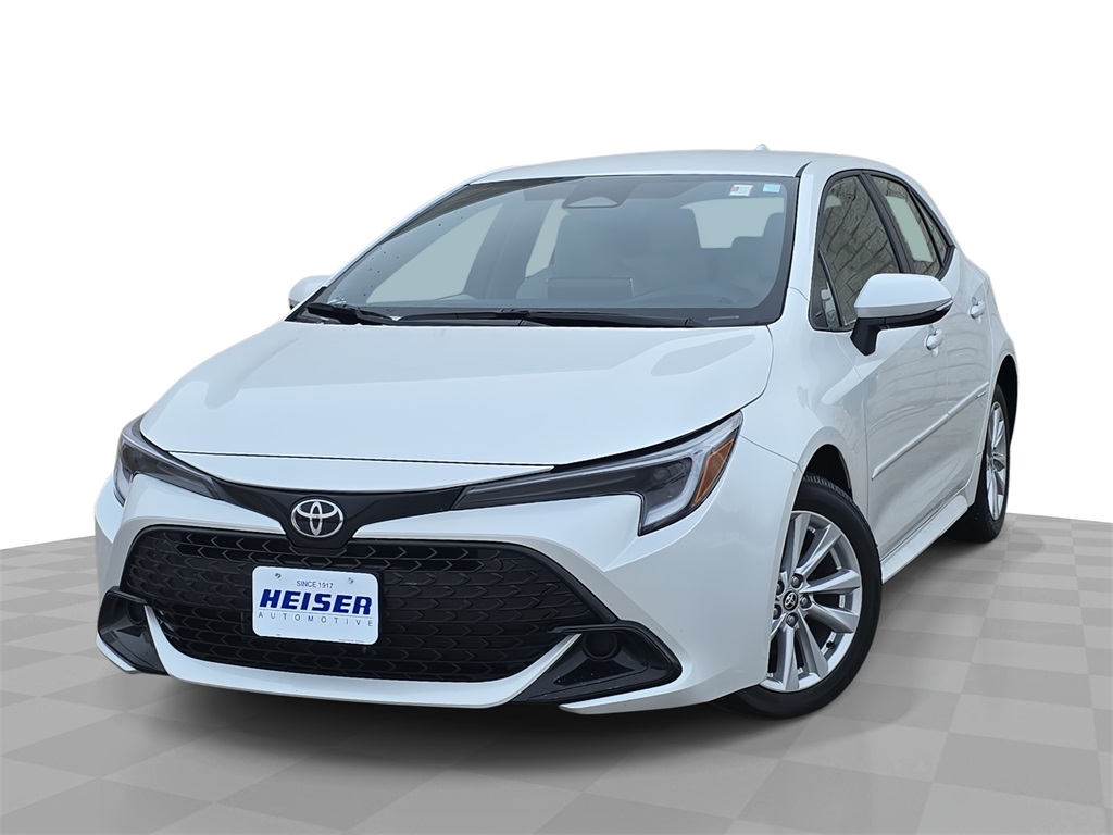 2024 Toyota Corolla Hatchback SE's photo