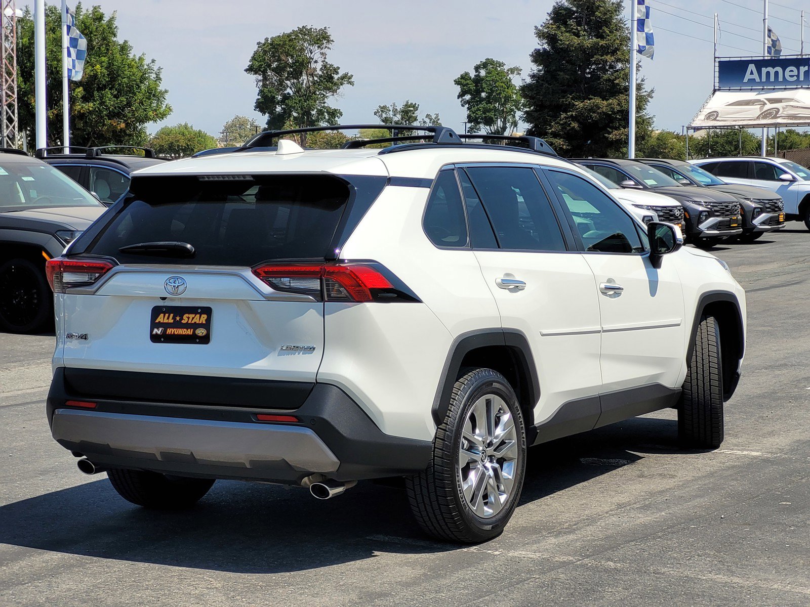 2020 Toyota RAV4 Limited photo 4