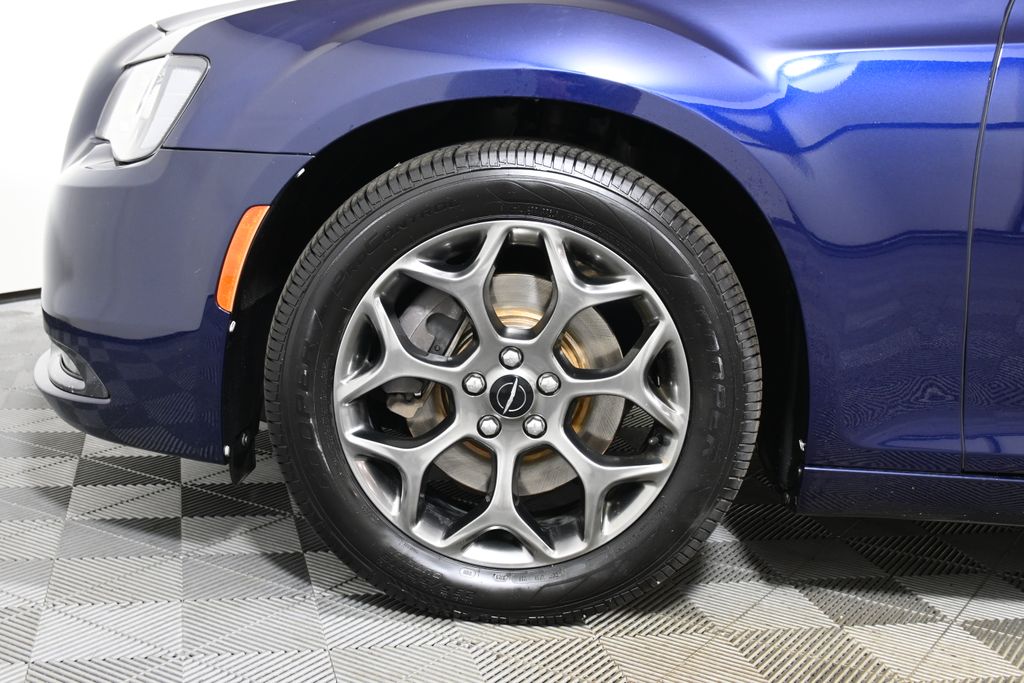 2017 Chrysler 300 S photo 11