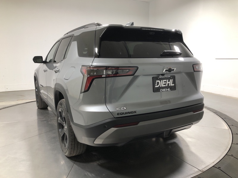 2025 Chevrolet Equinox LT photo 2