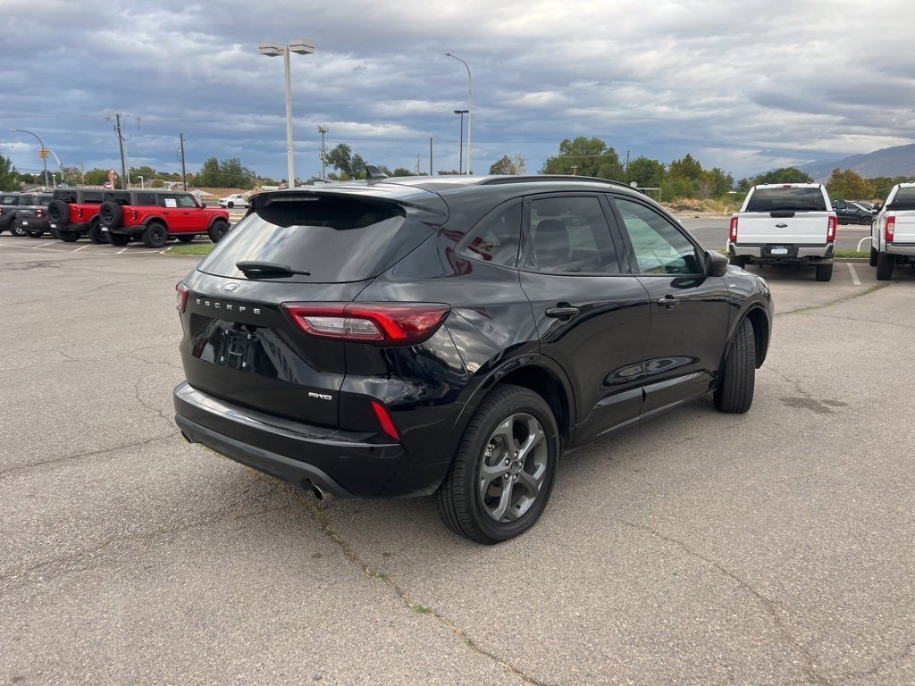2023 Ford Escape ST-Line photo 4