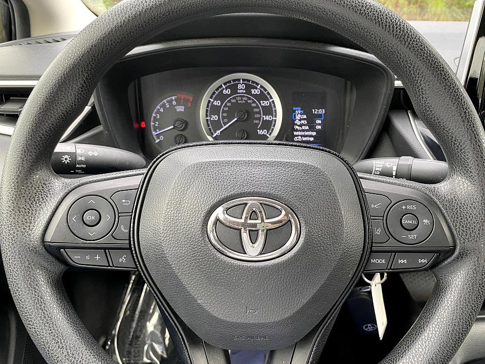 2021 Toyota Corolla LE photo 18