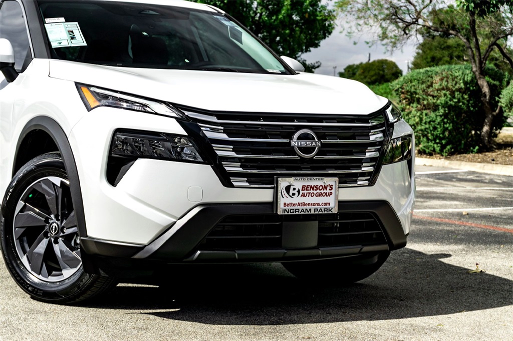 2026 Nissan Rogue SV photo 2