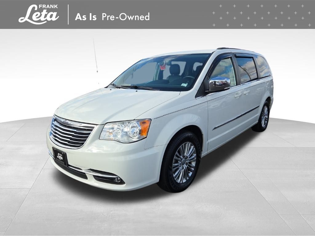 2013 Chrysler Town & Country Touring-L's photo