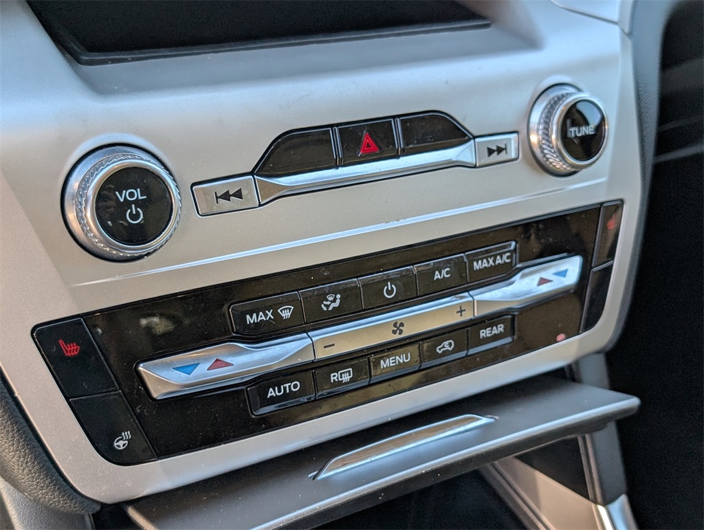2020 Ford Explorer XLT photo 30