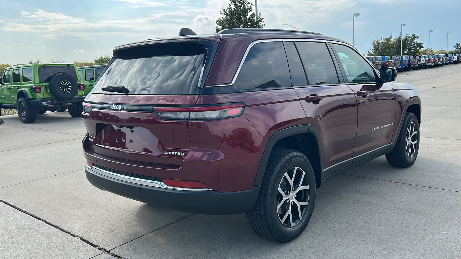 2025 Jeep Grand Cherokee Limited photo 3