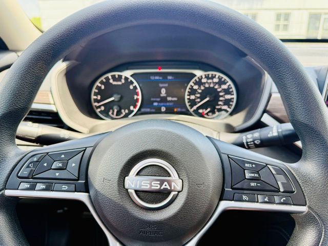 2023 Nissan Altima 2.5 SV photo 13