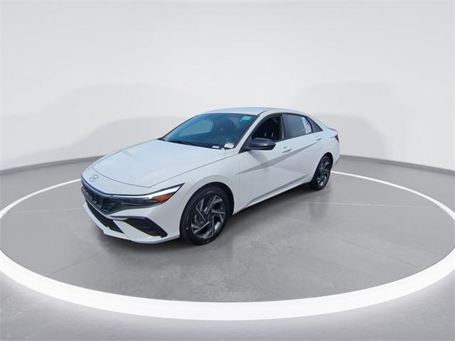 2025 Hyundai Elantra SEL Sport photo 4
