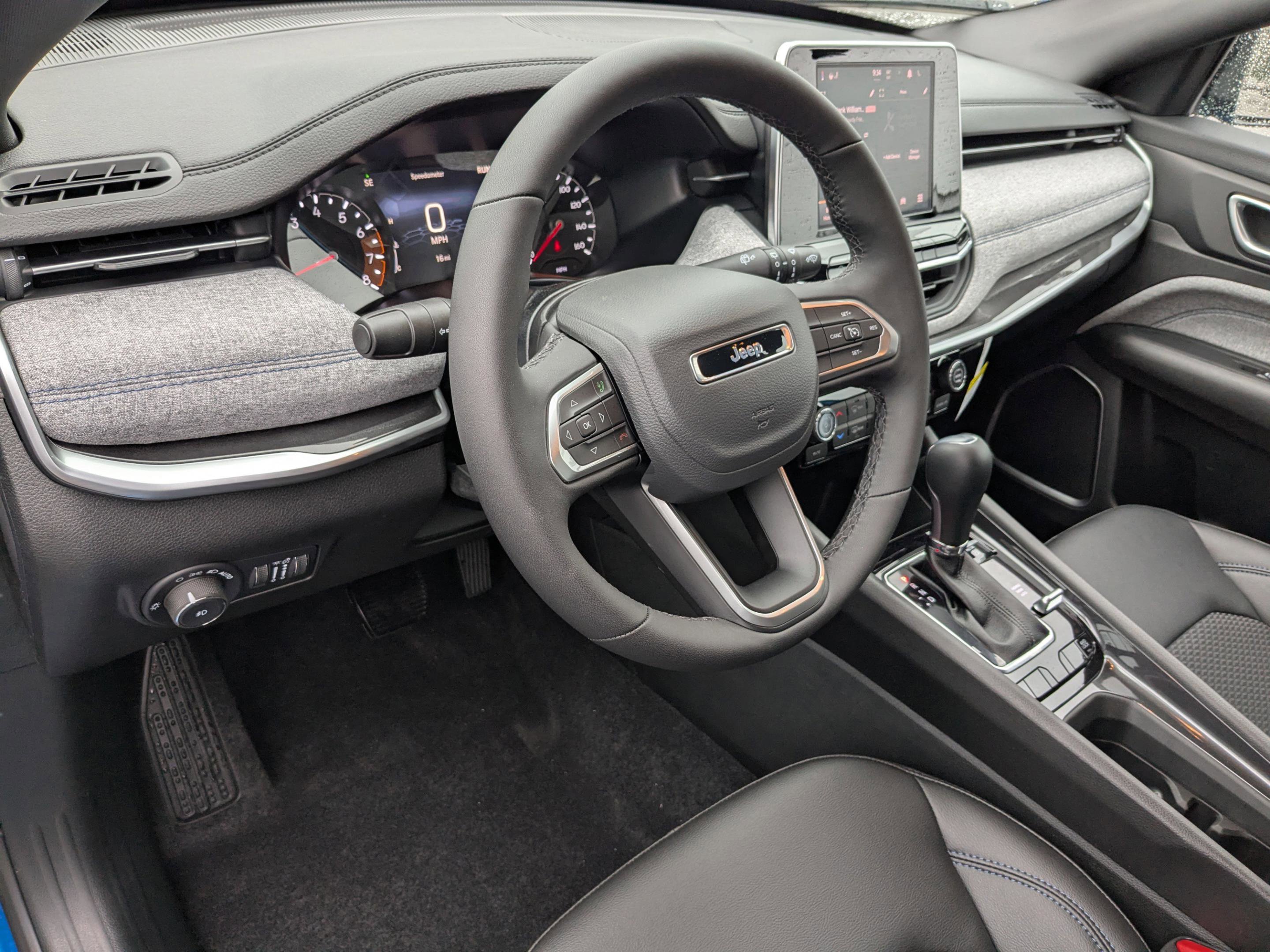 2025 Jeep Compass Latitude photo 8
