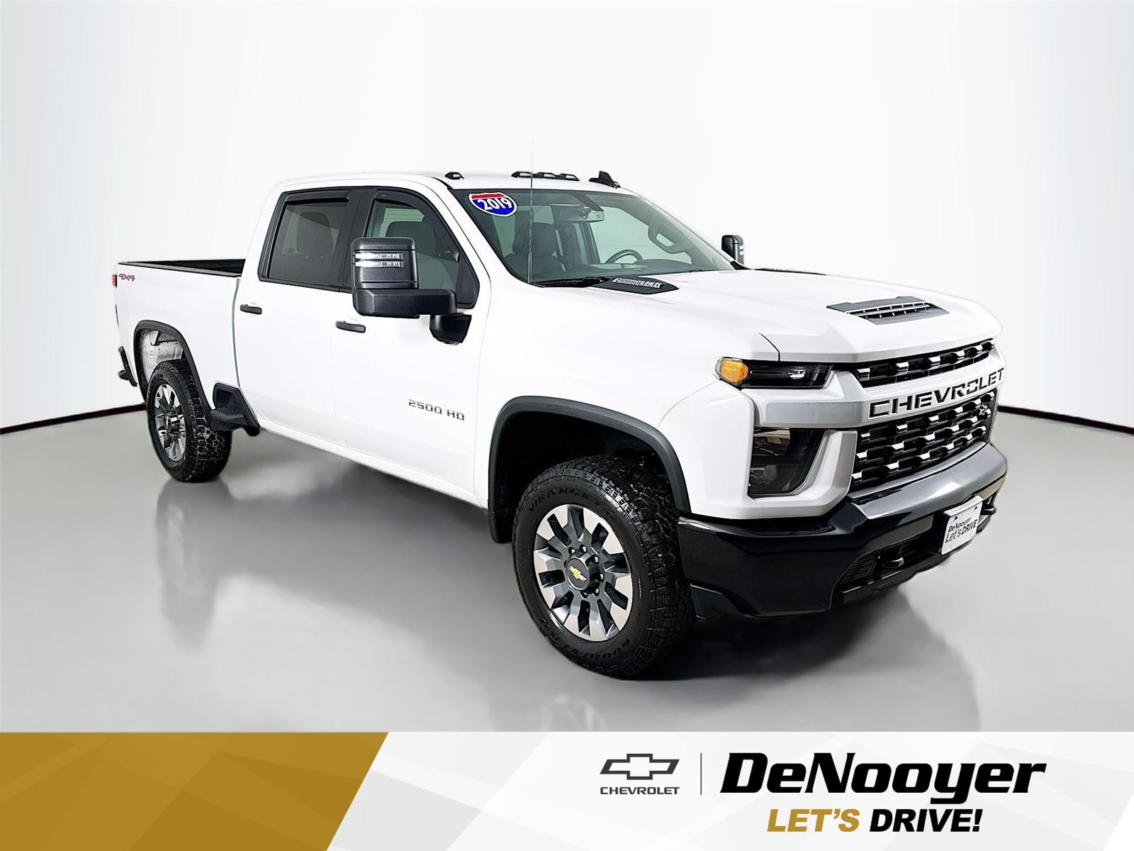 2023 Chevrolet Silverado HD Custom's photo