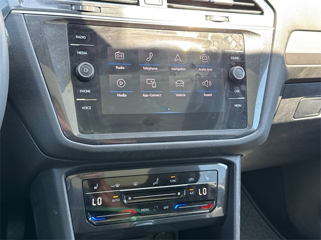 2023 Volkswagen Tiguan SE photo 4