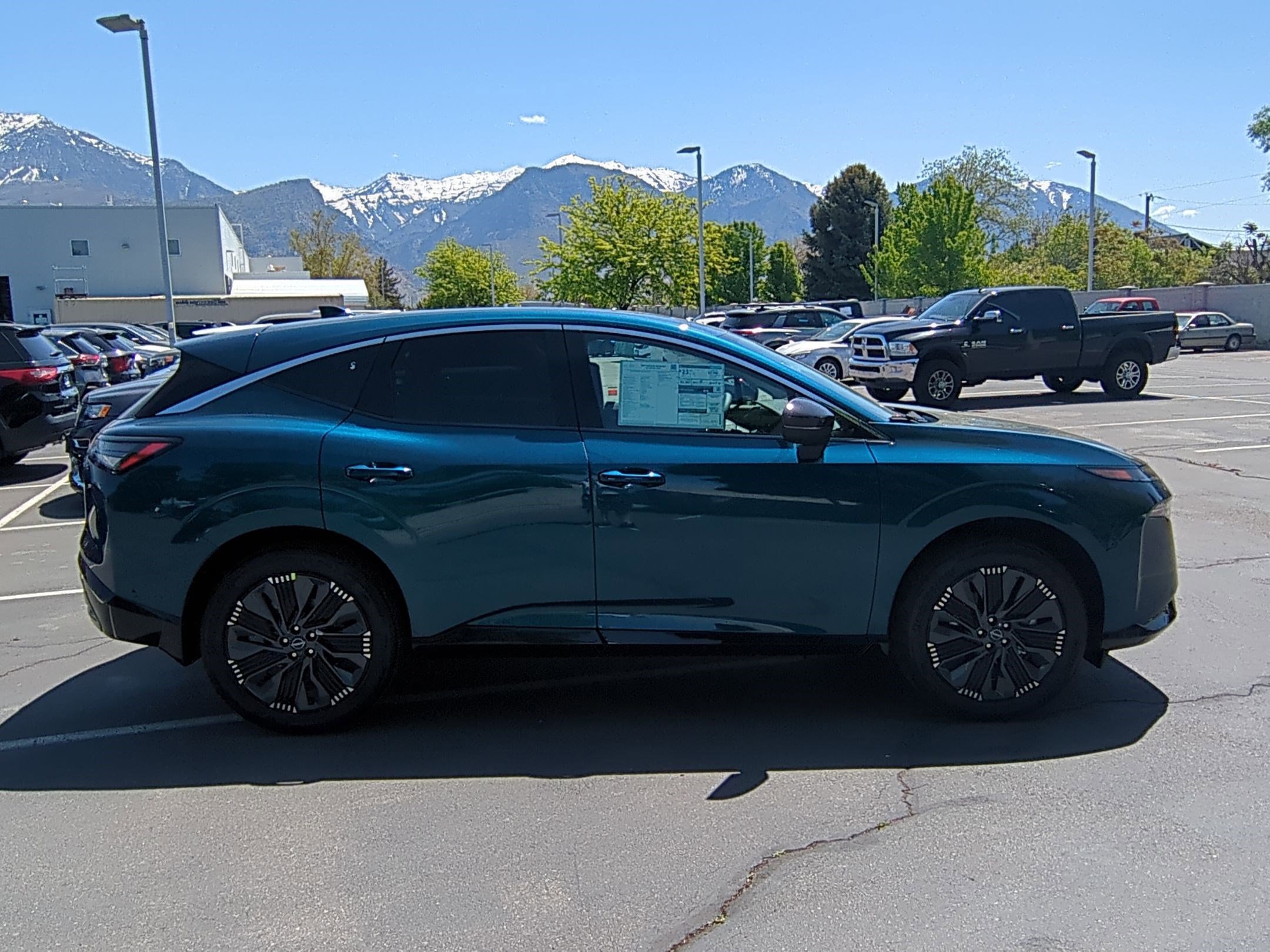 2025 Nissan Murano Platinum photo 2