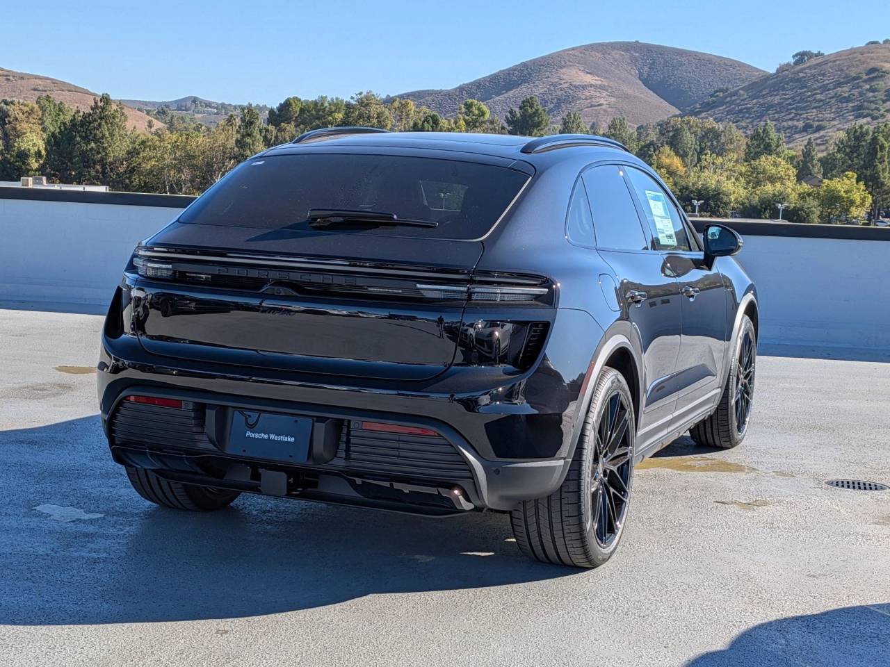 2025 Porsche Macan Electric Turbo photo 9