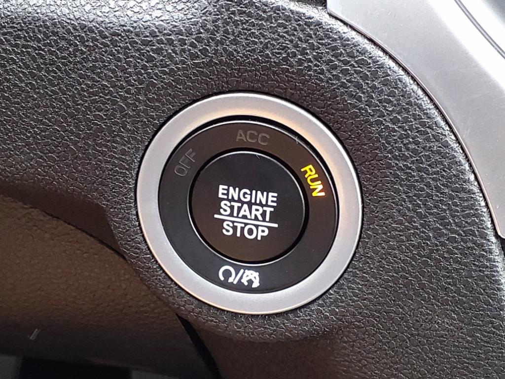 2023 Chrysler 300 Touring L photo 18