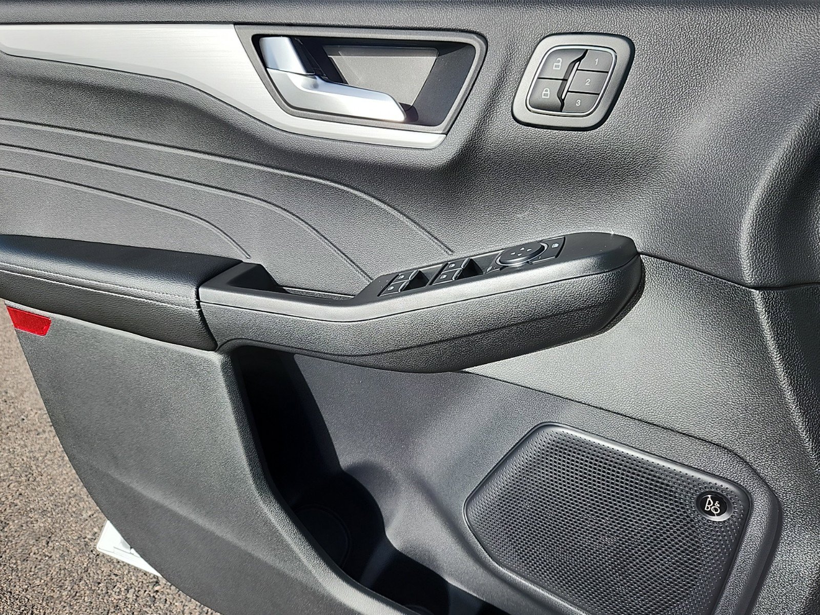2024 Ford Escape Plug-In Hybrid photo 6