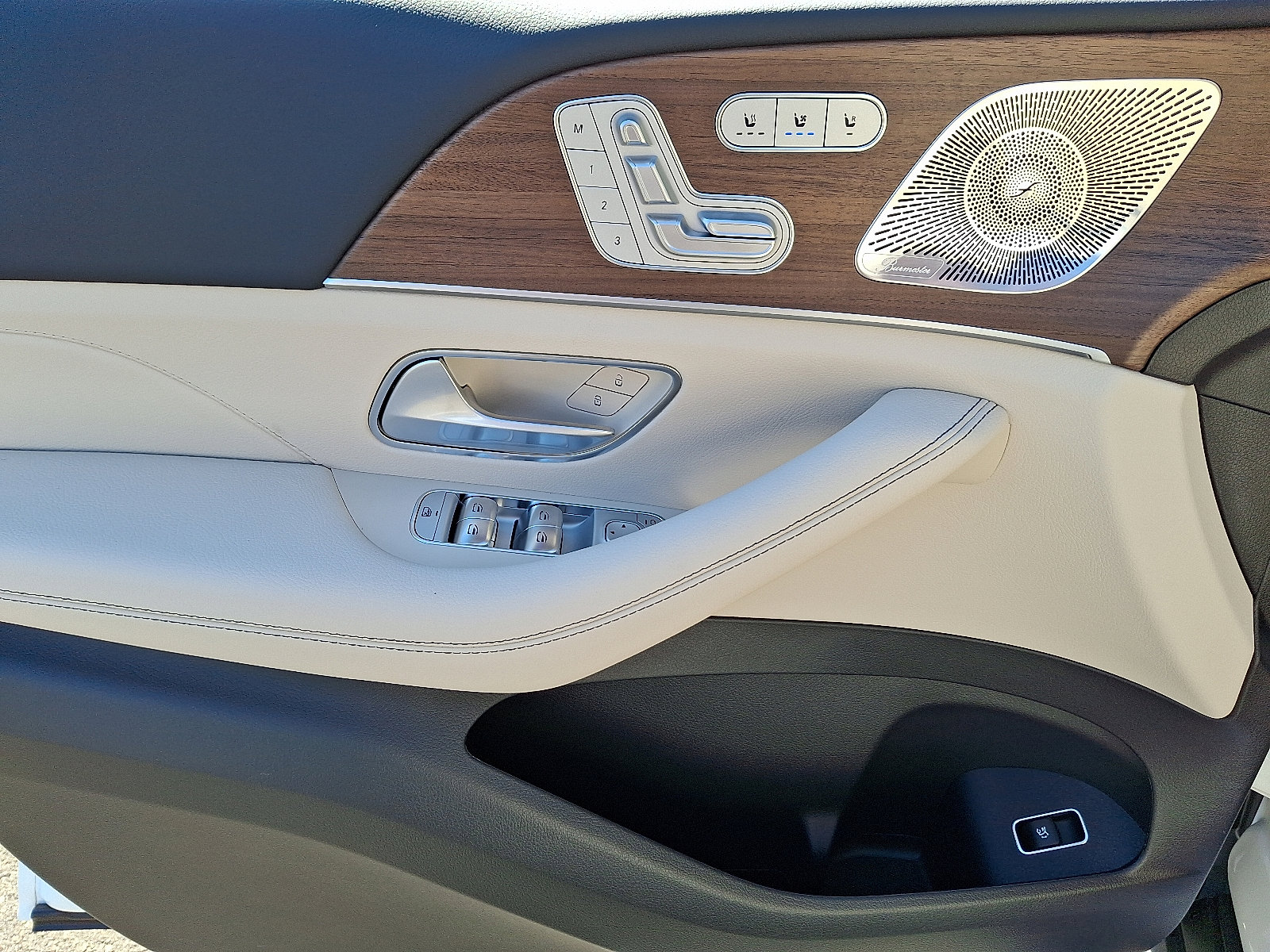 2026 Mercedes Benz GLE 450 4MATIC photo 4