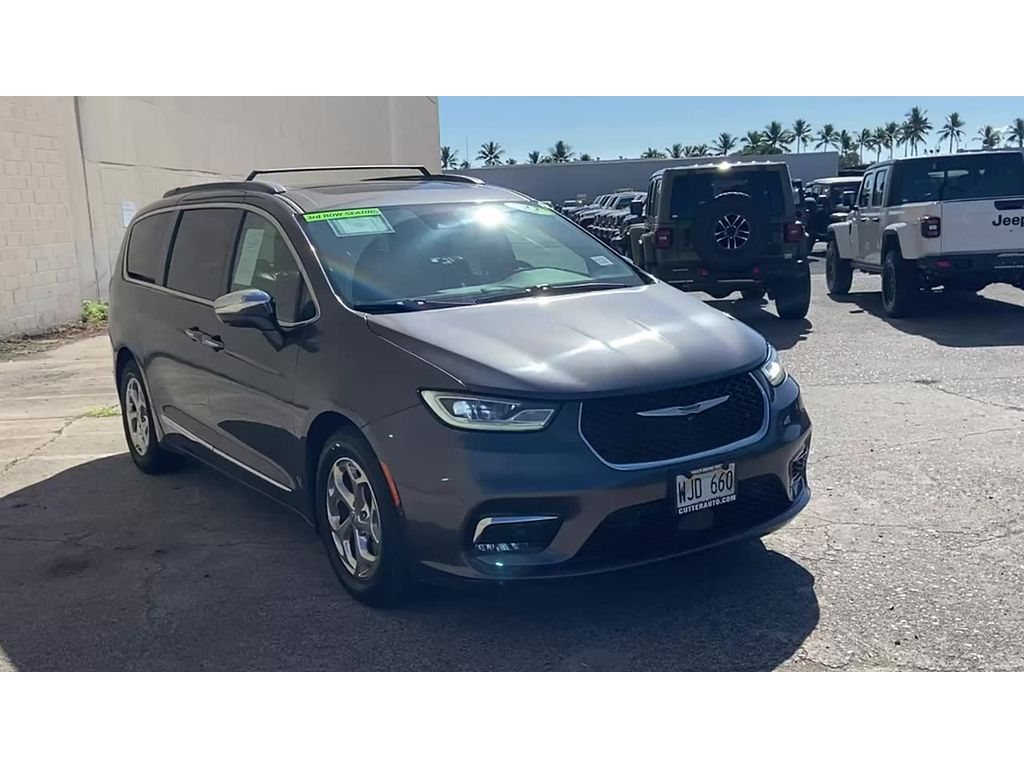 2022 Chrysler Pacifica Limited's photo