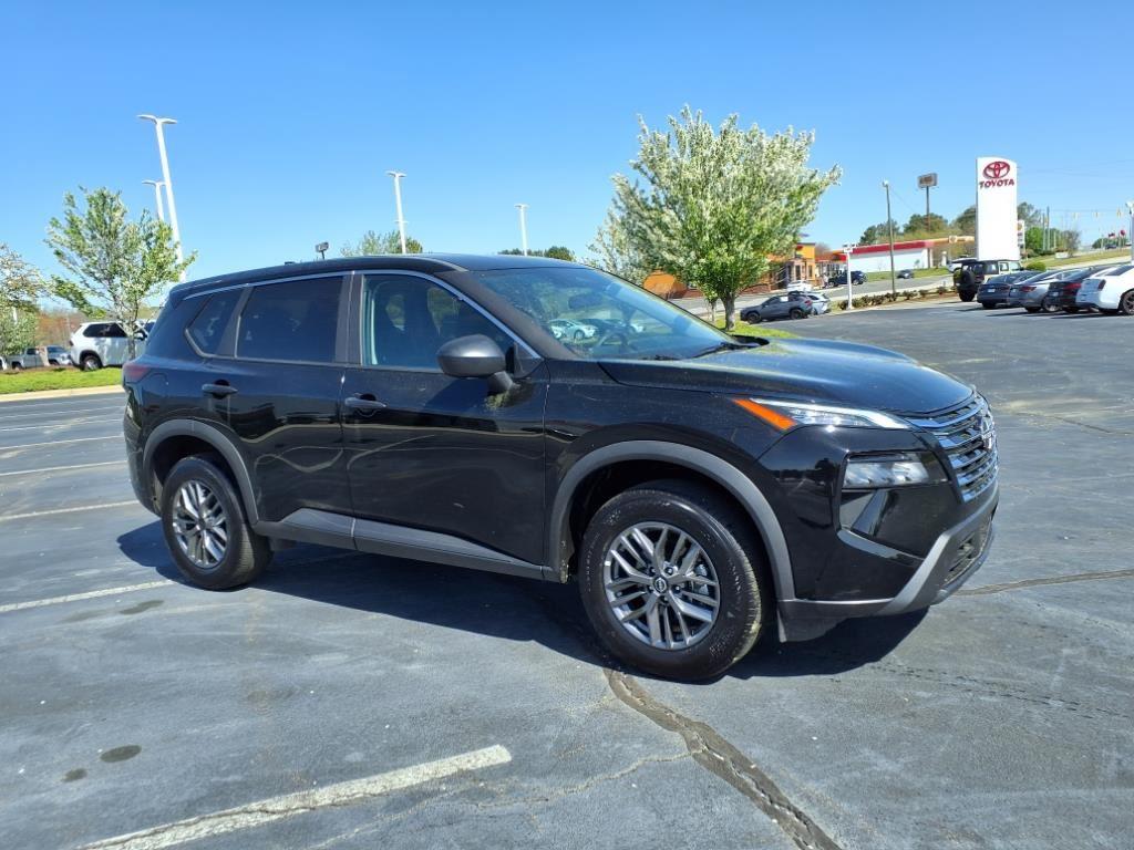 2024 Nissan Rogue S photo 2