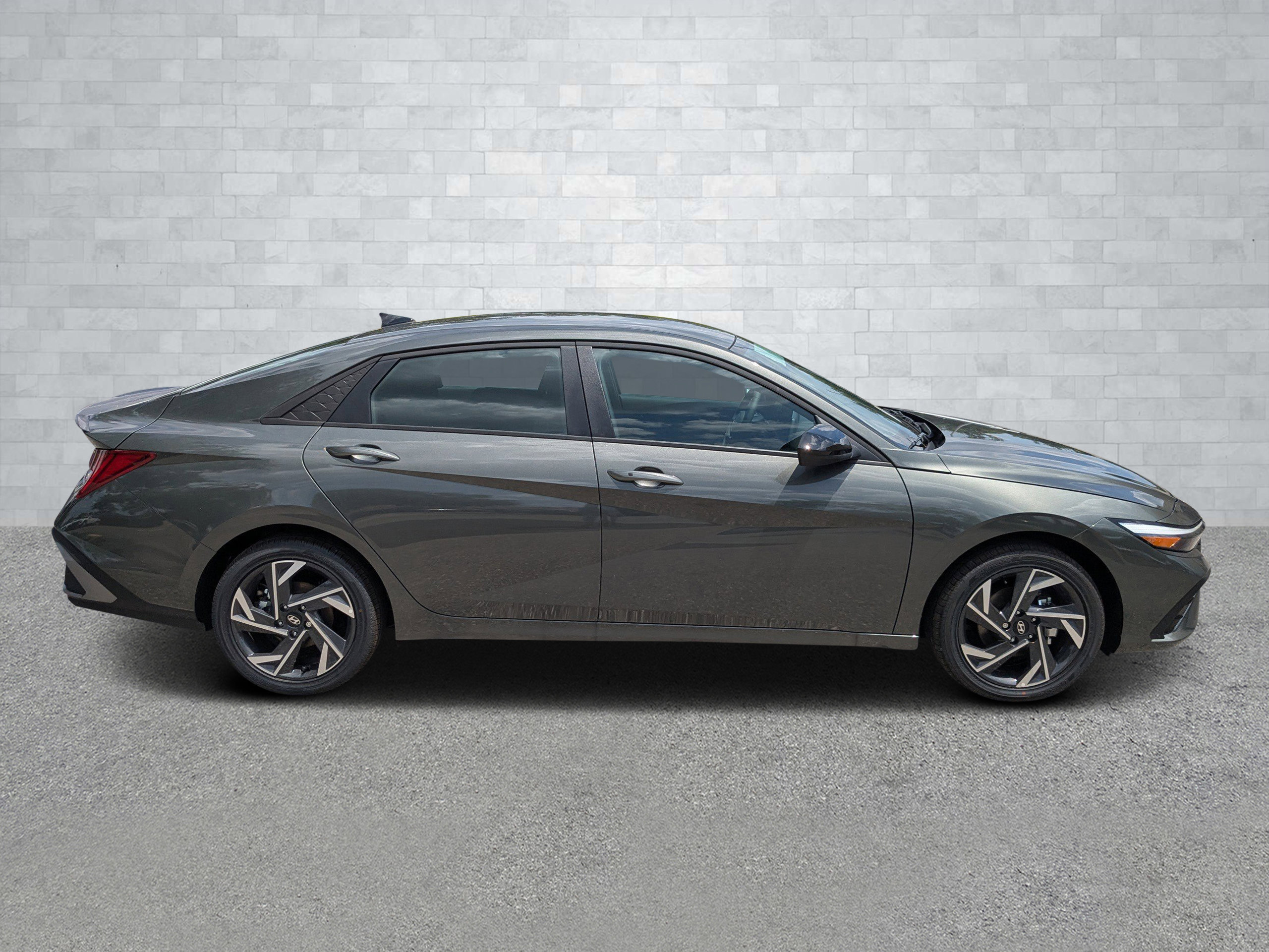 2025 Hyundai Elantra Hybrid SEL photo 2