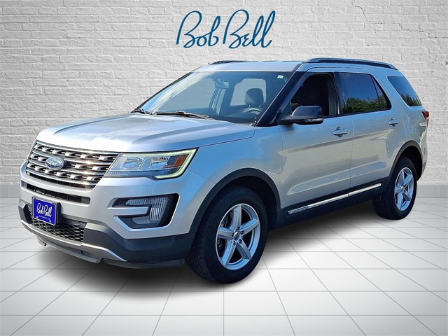 2017 Ford Explorer XLT photo 3
