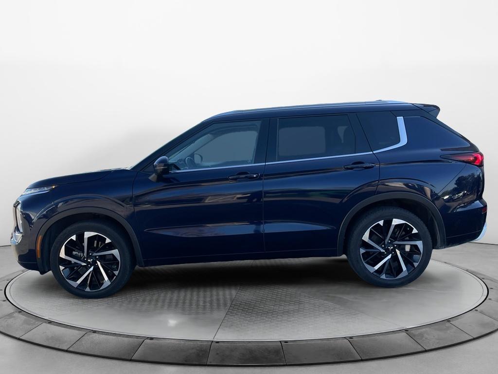 2022 Mitsubishi Outlander SEL photo 2