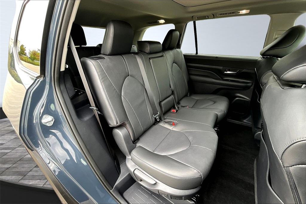 2024 Toyota Grand Highlander Limited photo 18