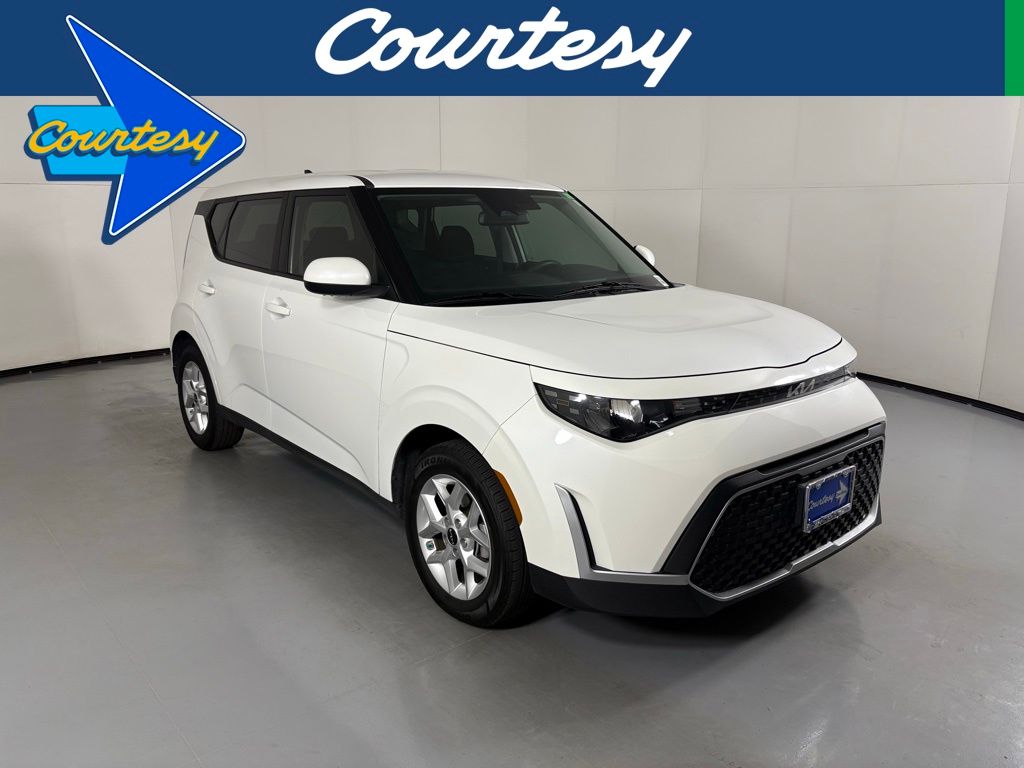 2024 Kia Soul LX's photo