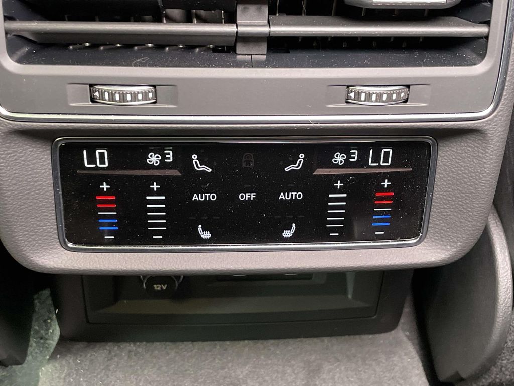 2021 Audi Q7 55 Prestige photo 21