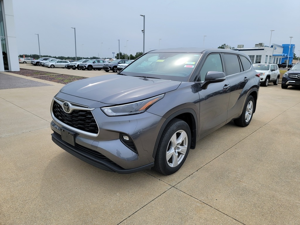 2021 Toyota Highlander LE photo 6