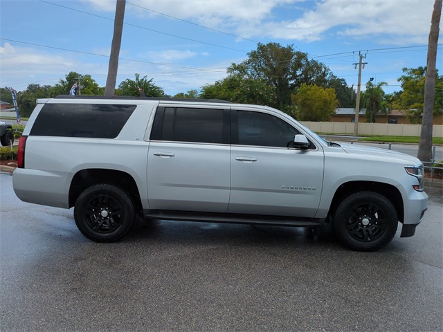 2018 Chevrolet Suburban LT photo 3