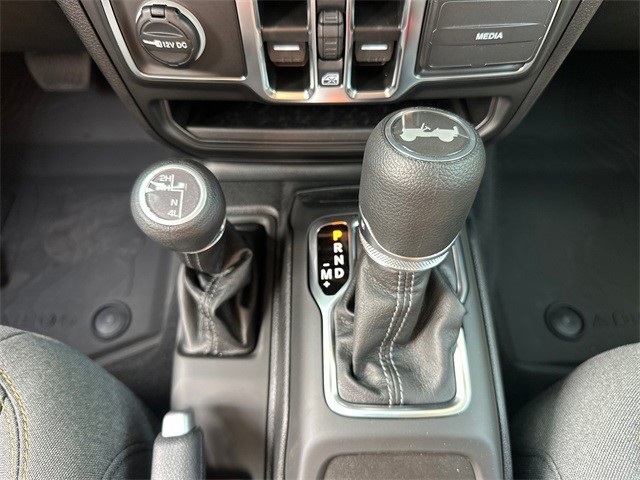 2025 Jeep Wrangler Sport S photo 17