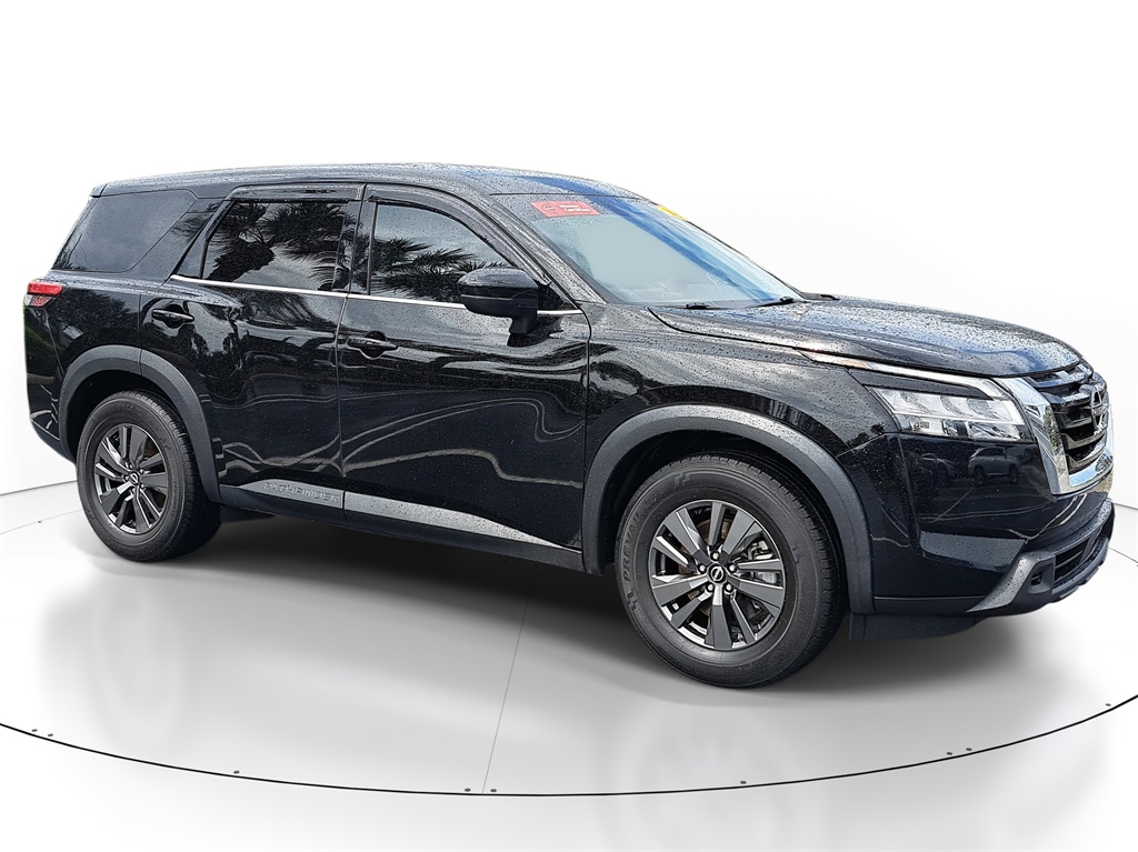 2022 Nissan Pathfinder S photo 2