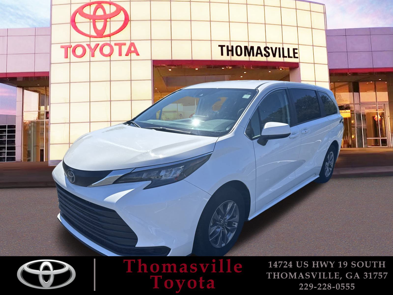 2024 Toyota Sienna LE's photo