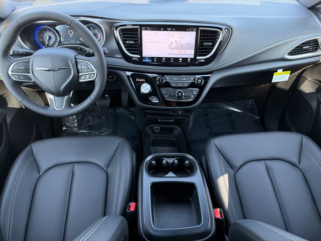 2026 Chrysler Pacifica photo 20