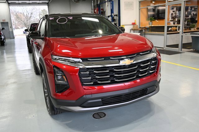 2026 Chevrolet Equinox photo 2