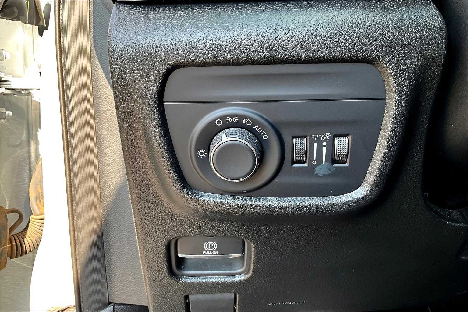 2023 Jeep Grand Cherokee Laredo Altitude photo 32